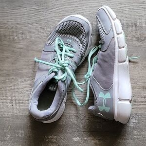Women's size 8 Under Armour Sneakers
